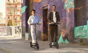Hoe kies je de juiste elektrische scooter als kerstcadeau? 10 ideeën op basis van leeftijd, gebruik en prijs