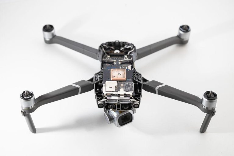 Zakaj dron ni stabilen v zraku? 7 vzrokov in rešitve